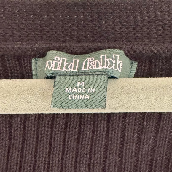 Black Ribbed Button-Up Crop Top - Picture 2 of 3